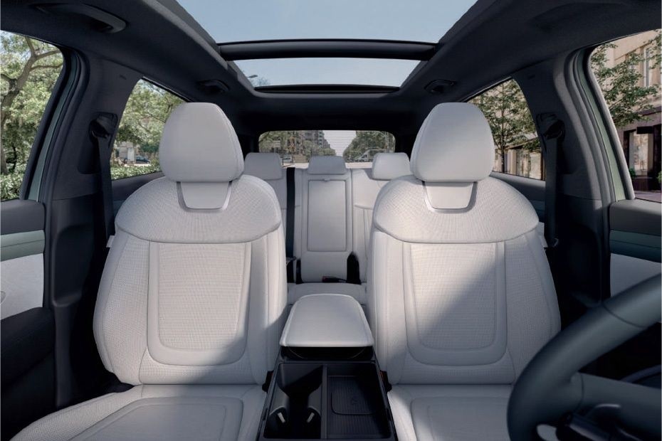 Hyundai Tucson rear and front seat view
