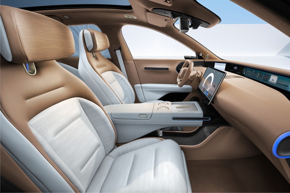 AVATR 07 premium interior with digital dashboard