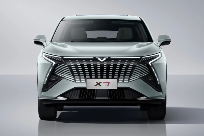 Kaiyi X7 front view in green color