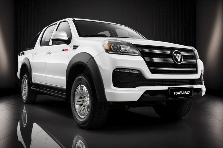 Foton Tunland front view in white color