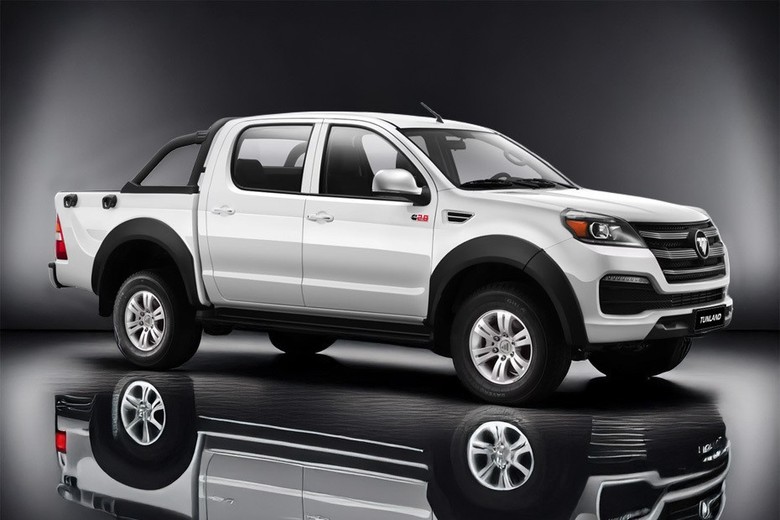 Foton Tunland side view in white color