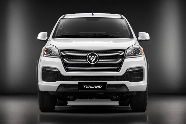 Foton Tunland front view in white color