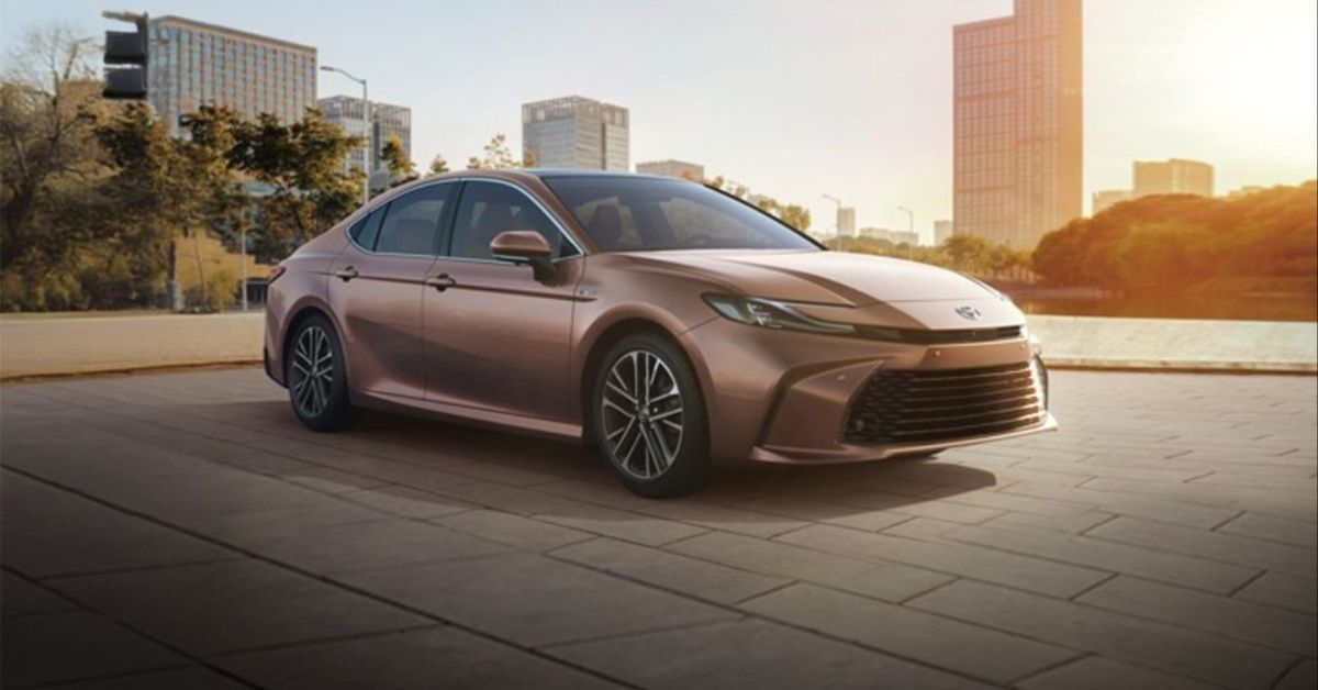 Toyota Camry 2026 Petrol vs Hybrid in Saudi Arabia: Which One Should You Buy?